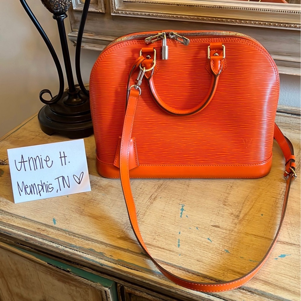 🧡🧡Louis Vuitton Alma Pm Epi Leather with crossbody strap 🧡🧡